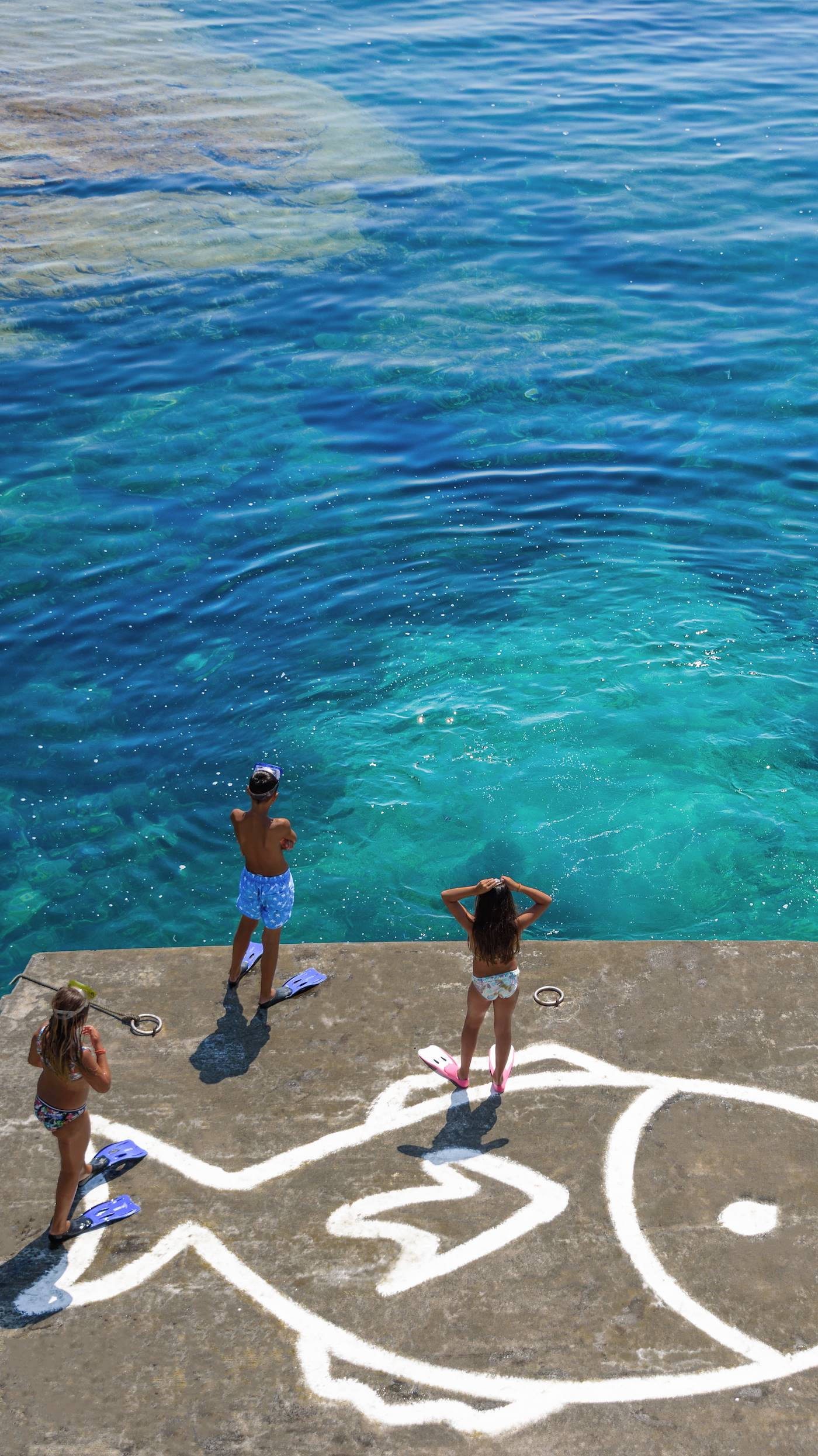 Baignade en famille sur l'île d'Andros - Cyclades - Grèce