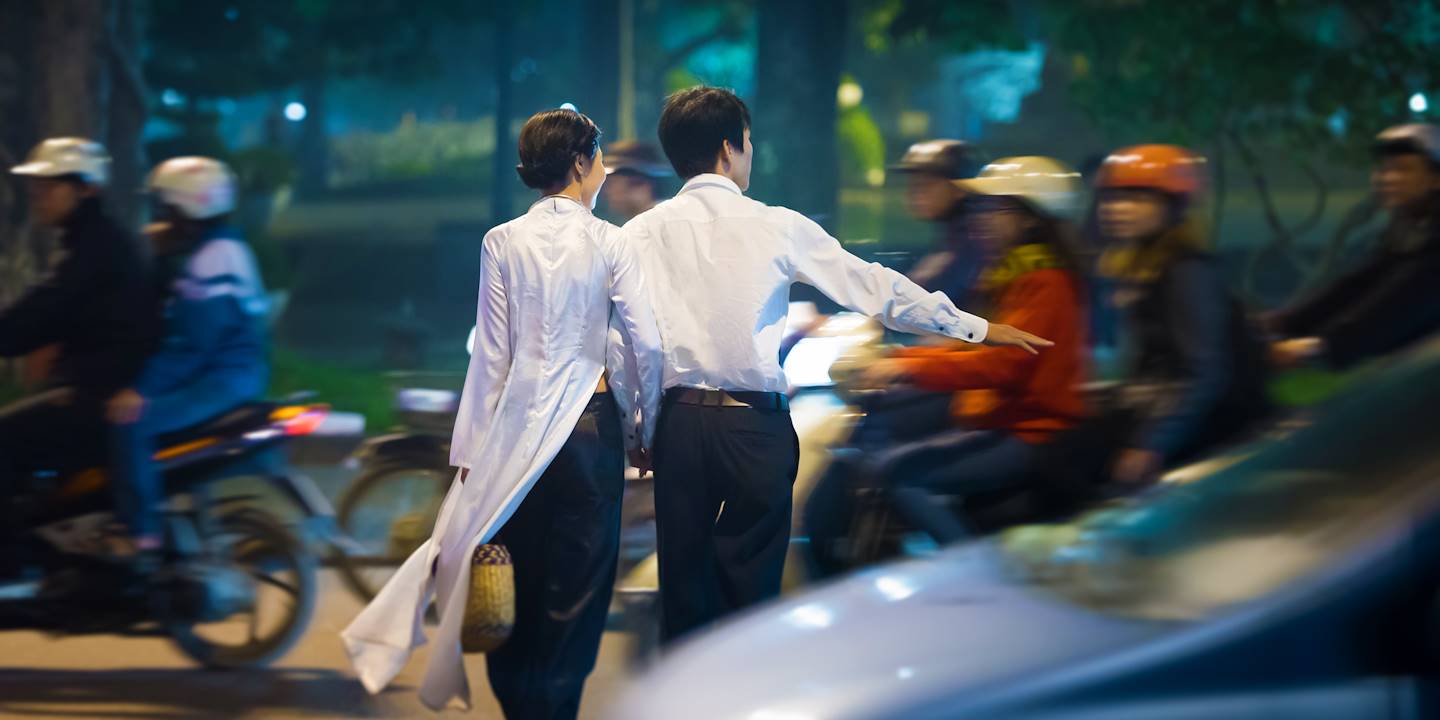 Couple dans les rues d'Hanoi - Vietnam