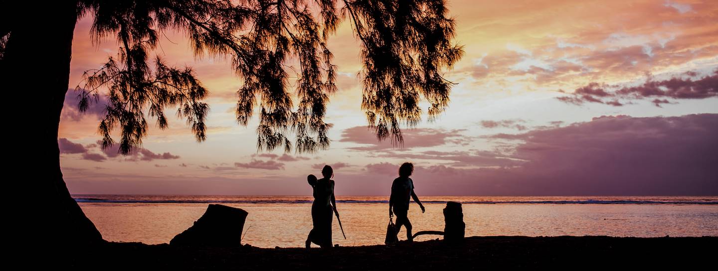 Coucher de soleil sur une plage du lagon -La Saline les Bains - Région Ouest - La Réunion