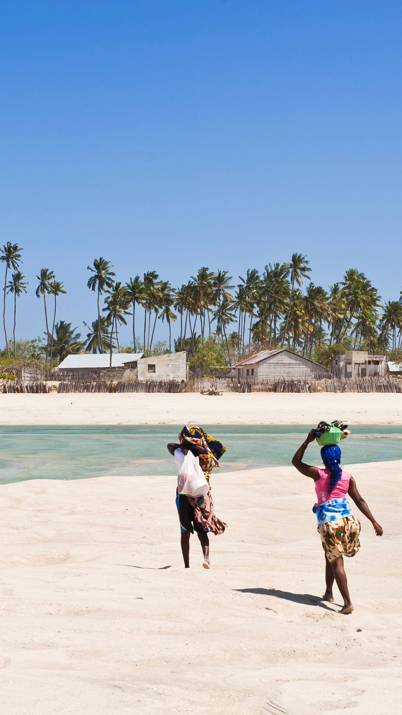 Femmes sur la plage - Ile de Ibo - Archipel Quirimba - Mozambique