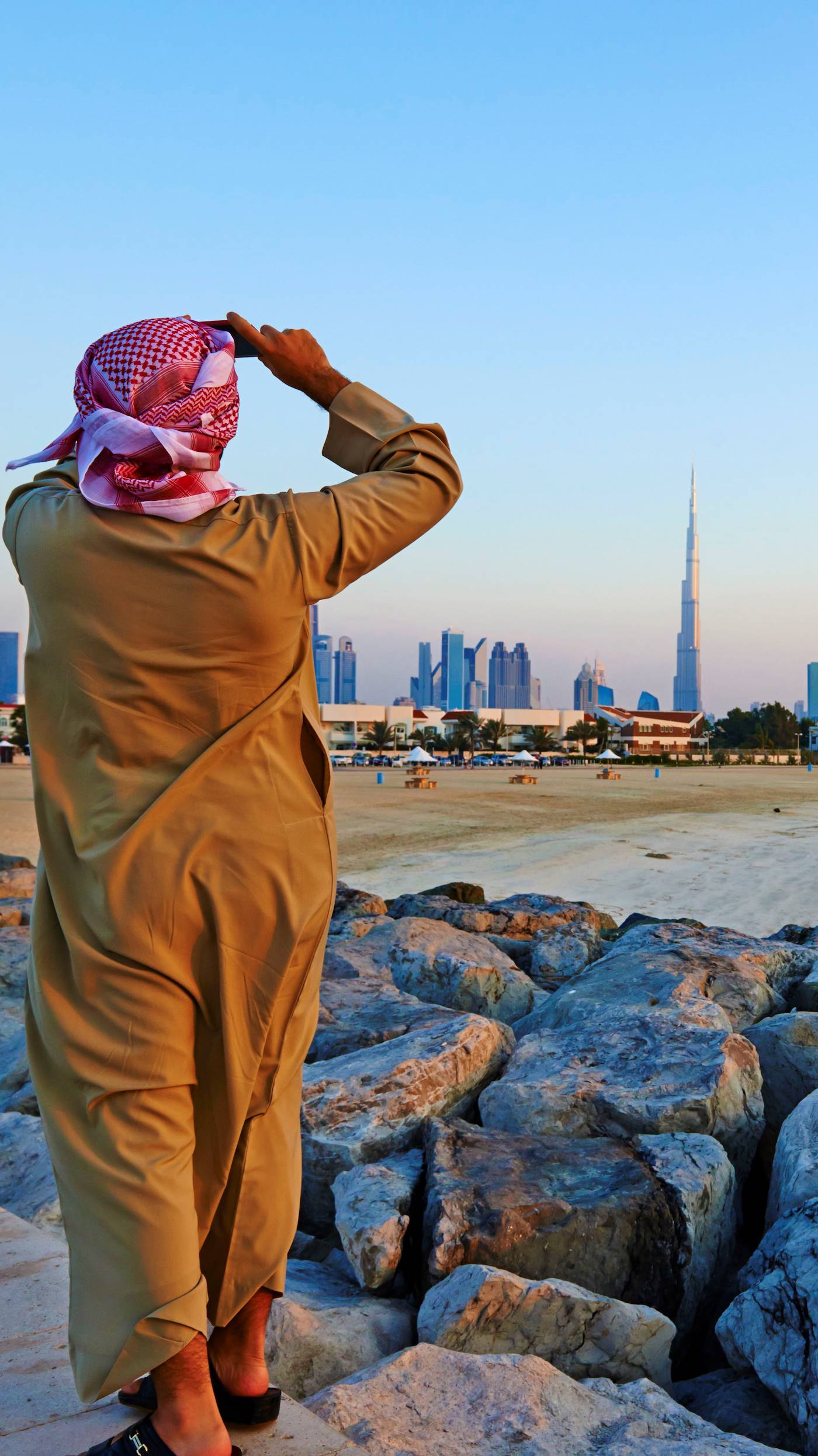Vue sur la ville de Dubaï depuis la plage de Jumeirah - Emirats Arabes Unis
