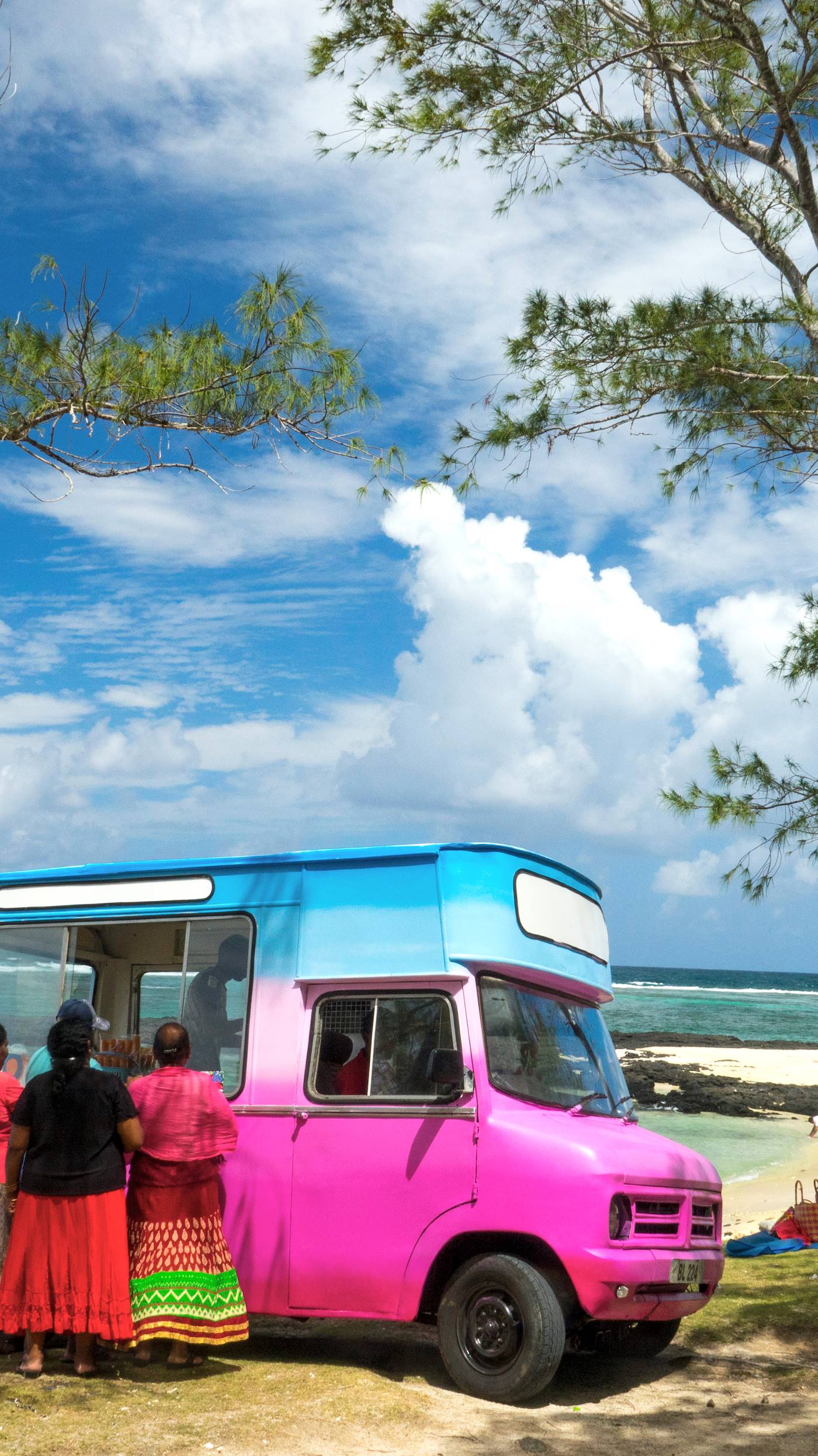 Vendeur ambulant sur la plage de Belle Mare - Île Maurice