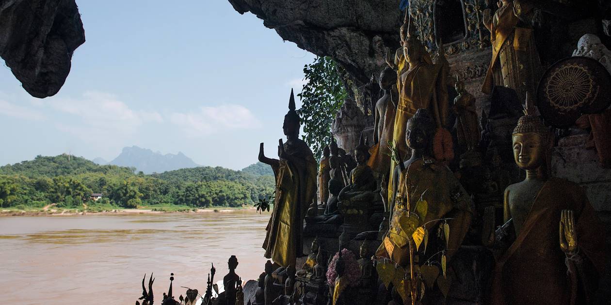 Intérieur des grottes de Pak Ou - Laos