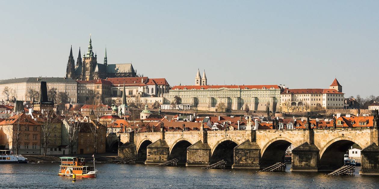 Vue sur le Pont Charles et le Château - Prague - République Tchèque 