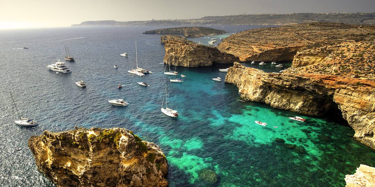 Yachts et voiliers sur l'île de Comino - Malte