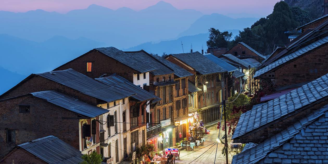 Dans les rues de Bandipur, au coucher du soleil - Népal