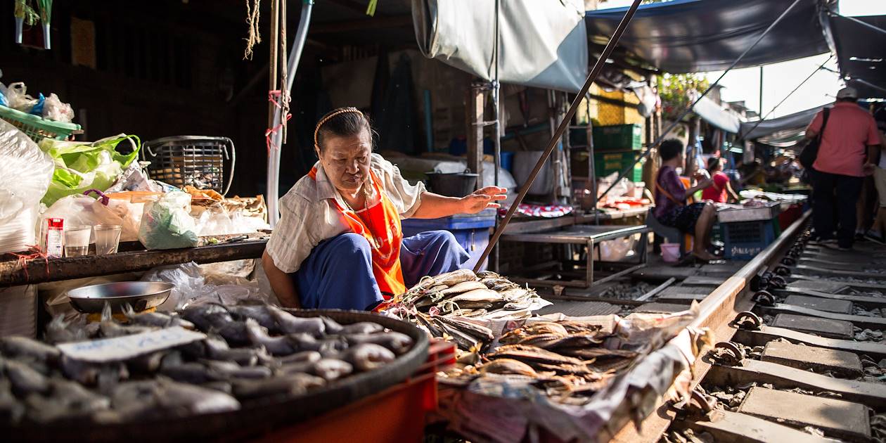 Dans les rues de Bangkok : le marché "flip flop" - Bangkok - Thaïlande