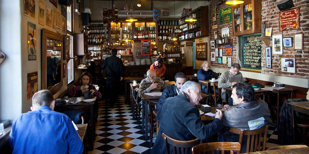 Scène de vie dans un café de Buenos Aires - Argentine