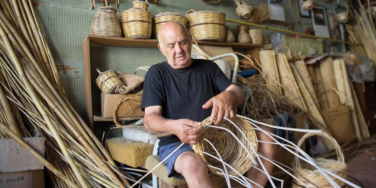 Homme travaillant l'osier - Malte