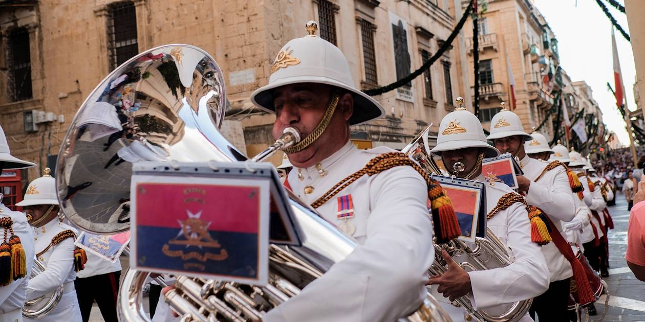 Procession militaire dans les rues de la ville - La Valette - Malte