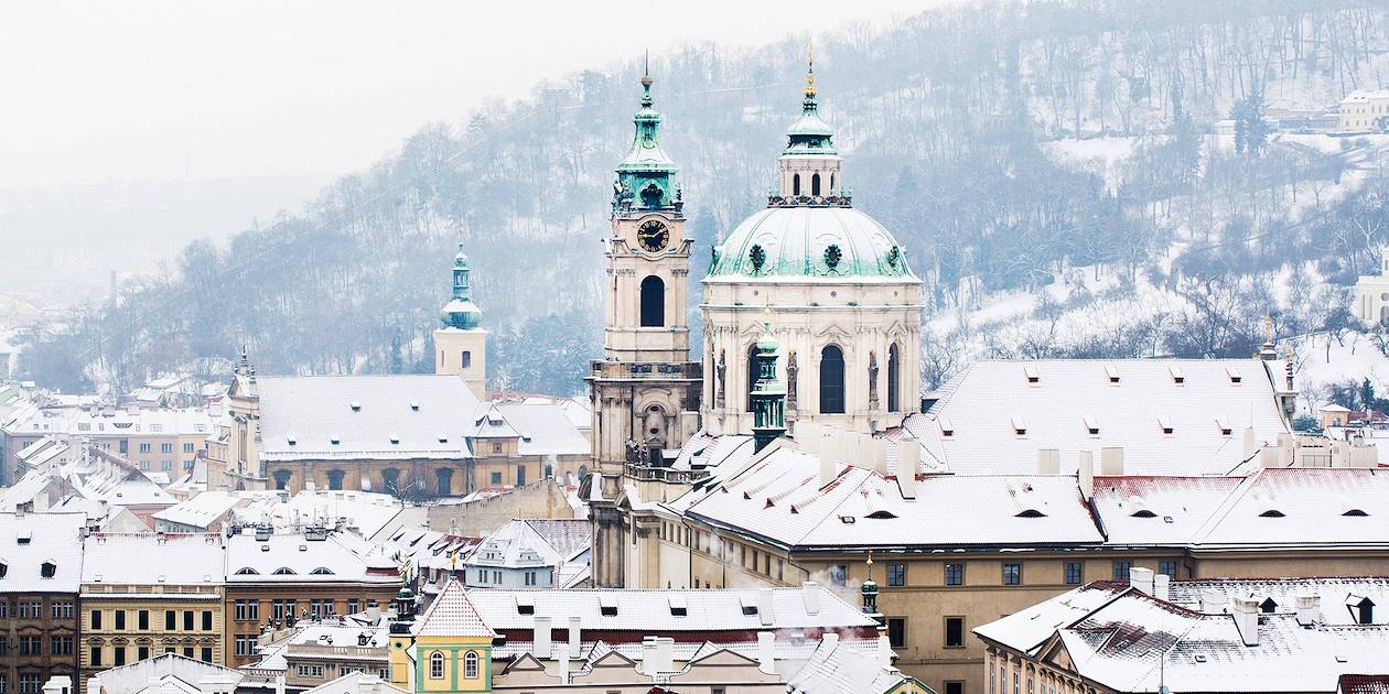 Les toits de Prague sous la neige - République Tchèque