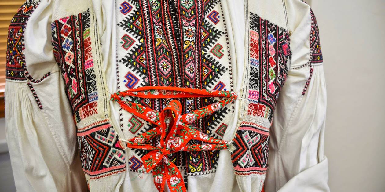 Costume traditionnel exposé au musée de Bojkovice - République Tchèque