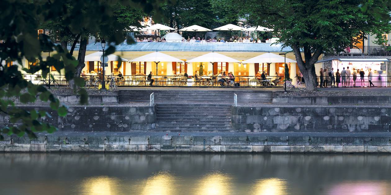 Les berges animées de l'Aura - Turku - Finlande