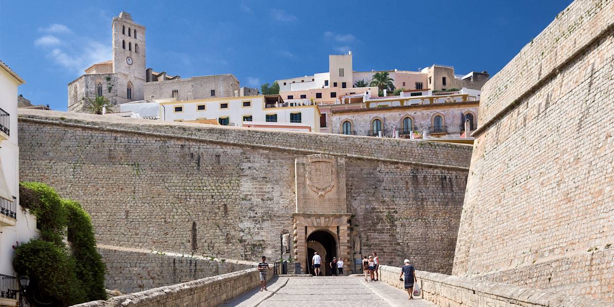  La citadelle, dans la ville haute - Ibiza - Les Baléares - Espagne