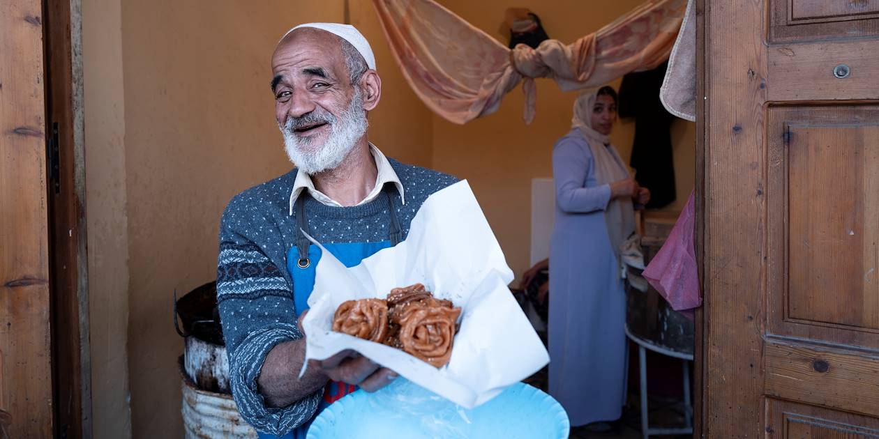 Pâtisseries orientales dans les rues de la médina - Marrakech - Maroc