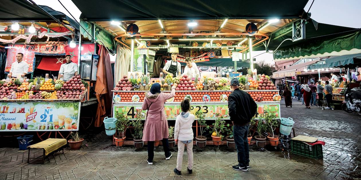 Stand de jus de fruits pressés sur la Place Jemaa El Fna - Marrakech - Maroc