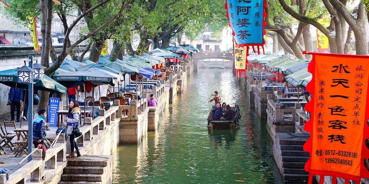 Scène de vie sur un canal de Tongli - Chine