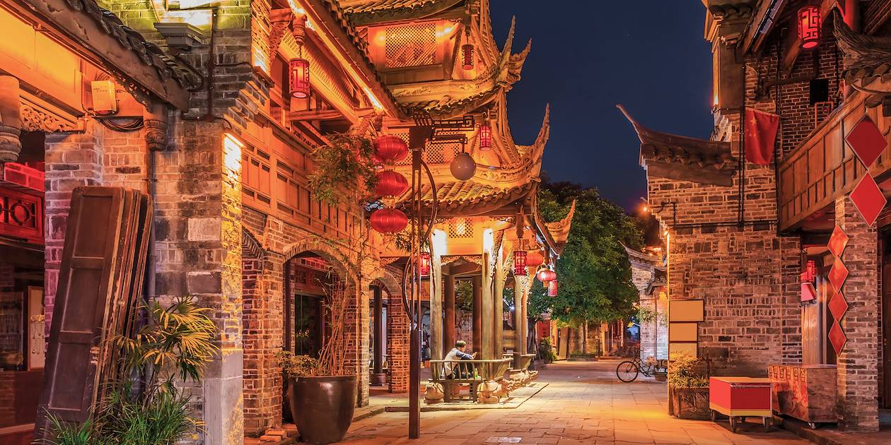 Vieille ville de Chengdu, illuminée le soir - Sichuan - Chine