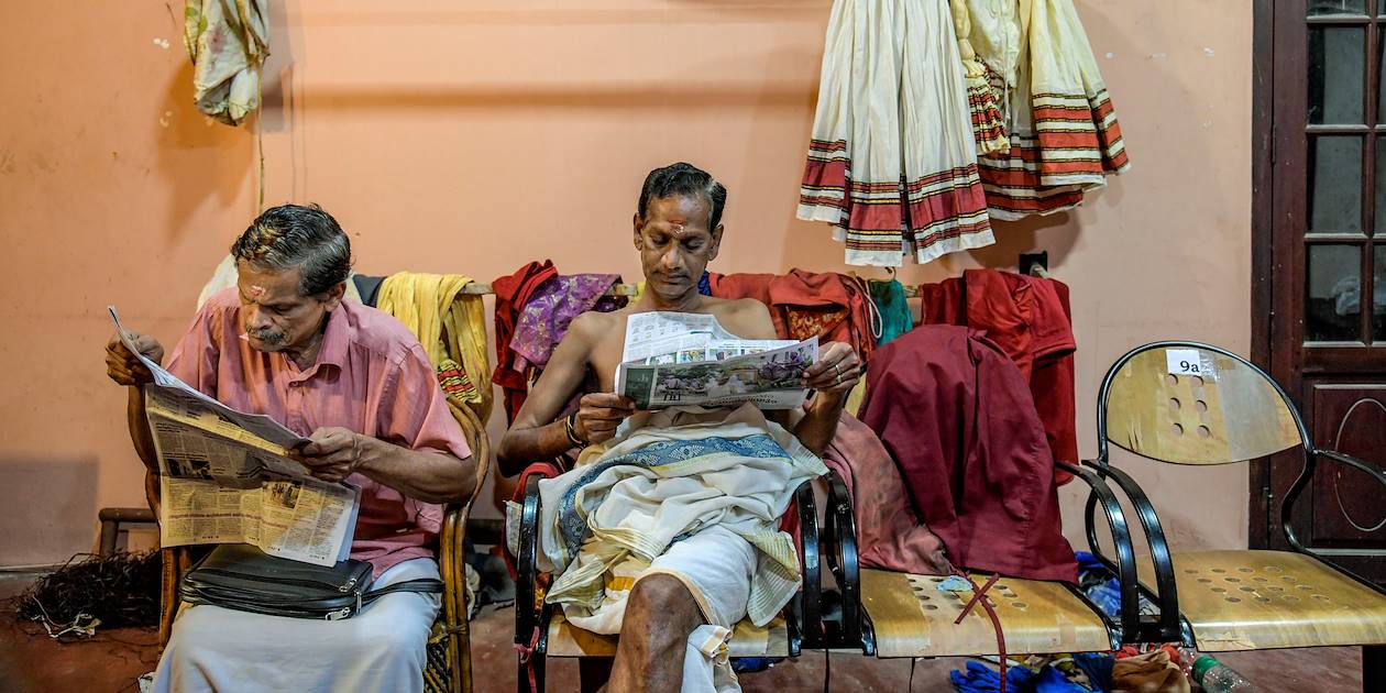 Spectacle de Kathakali: moment détende dans les loges - Cochin - Inde