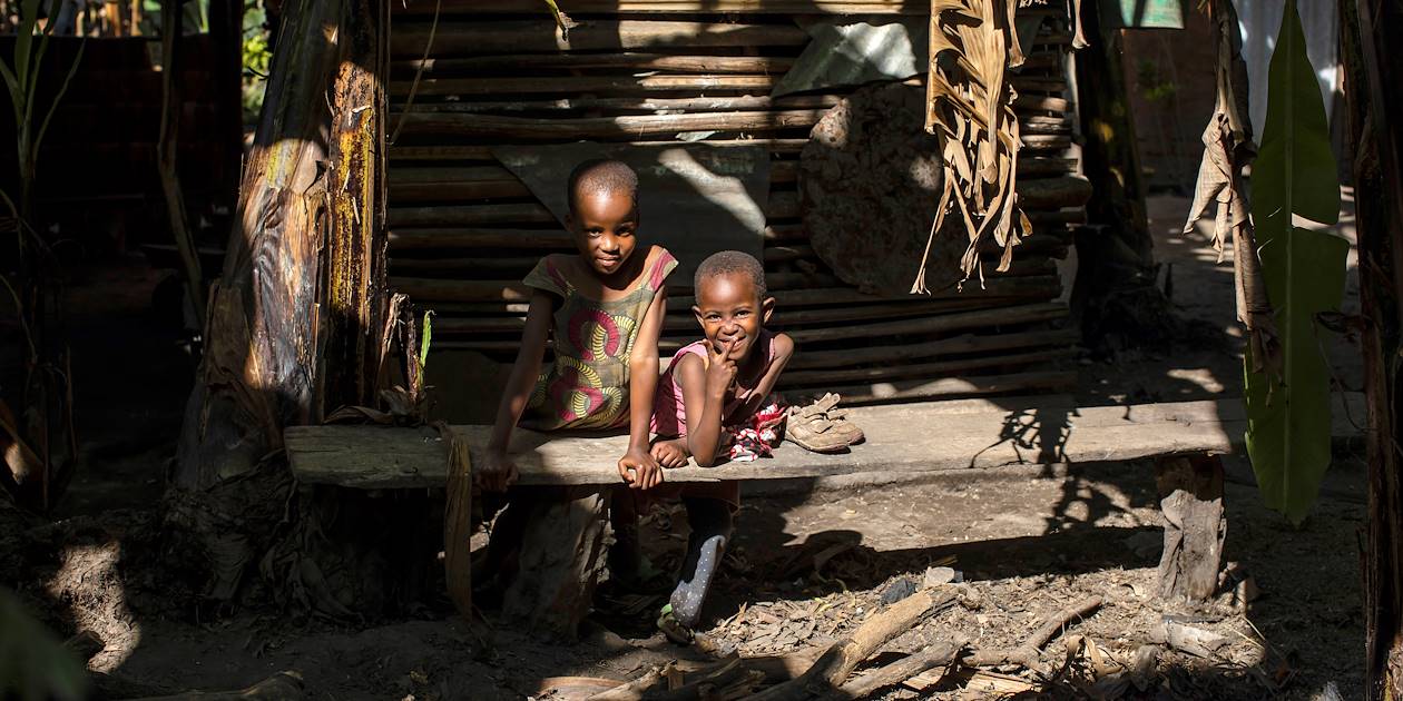 Rencontre avec les Bushinengés dans un village sur la rive de Maroni - Guyane