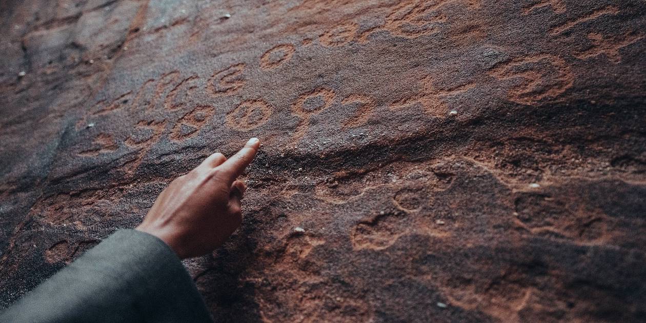 Gravures rupestres dans un désert - Arabie Saoudite