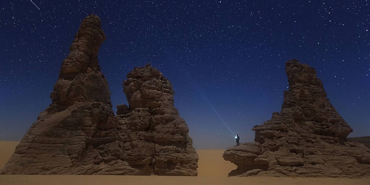 Observation du ciel étoilé dans le désert - Arabie Saoudite