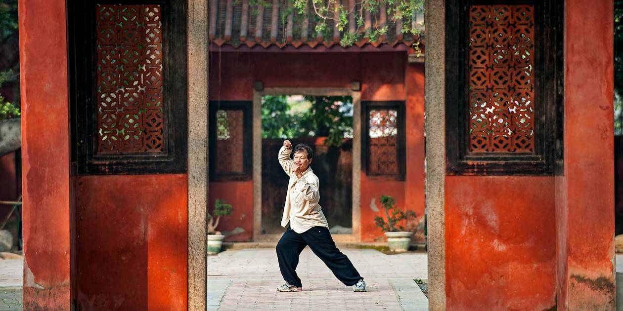 Séance de taichi dans le temple de Confucius - Tainan - Taïwan