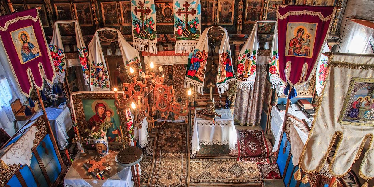 Intérieur de l'église en bois de Rogoz - Maramures - Roumanie