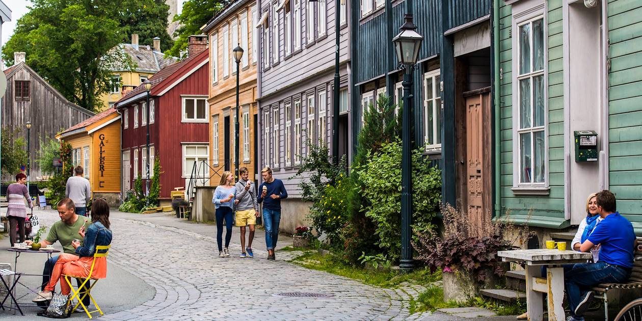 Terrasse dans une ruelle de Trondheim - Norvège