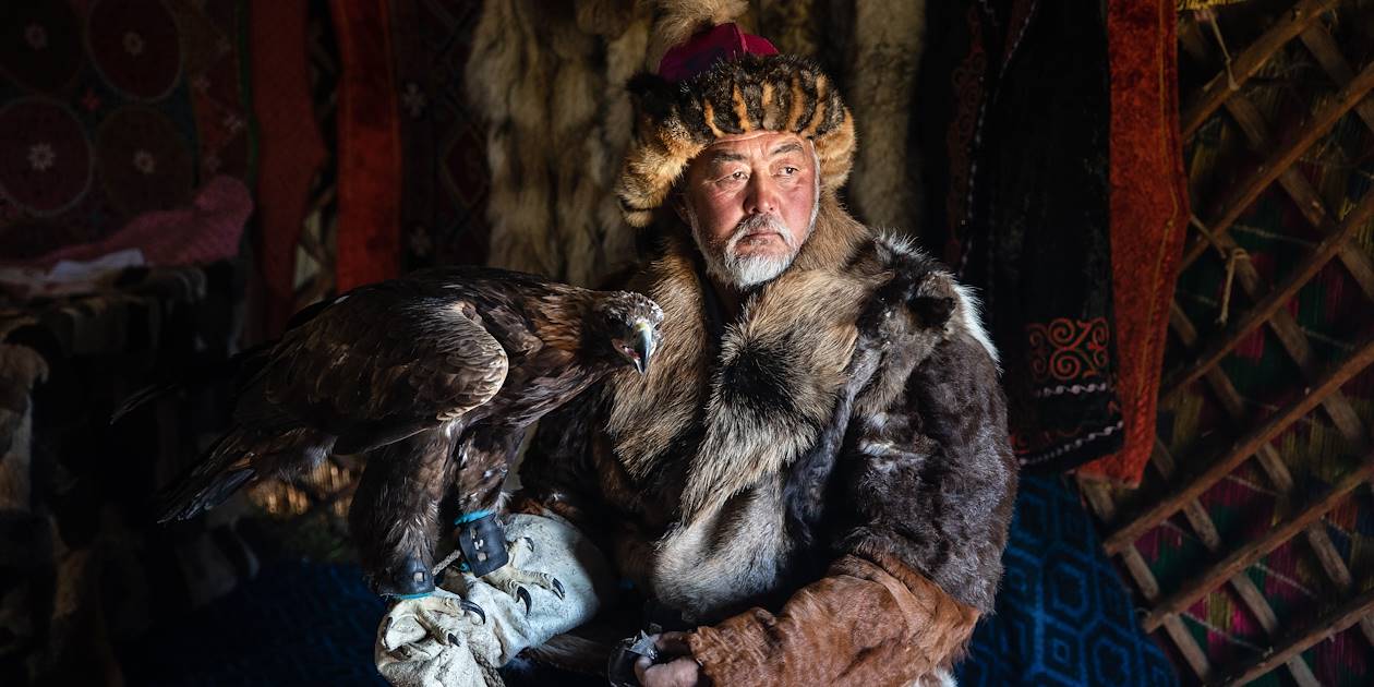 Portrait d'un chasseur d'aigle mongol - Mongolie