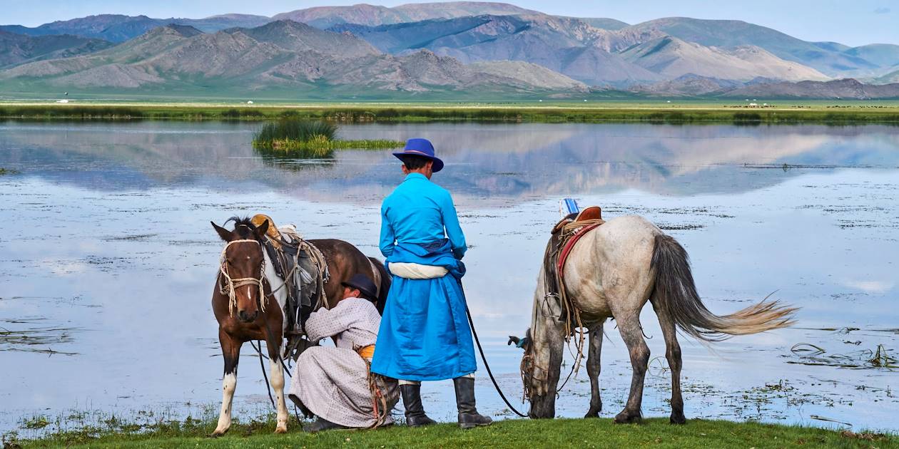 Cavaliers dans la province de Bayankhongor  - Mongolie