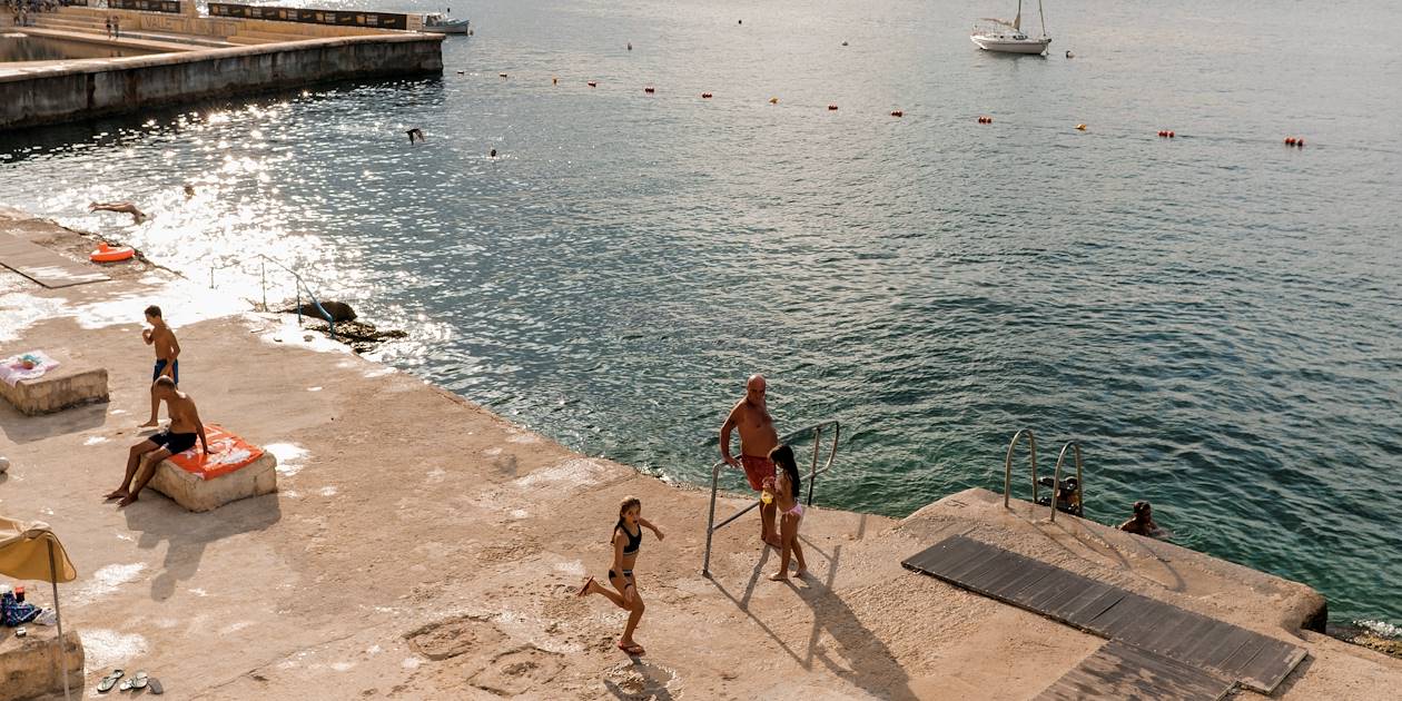 Baignade dans la mer en fin d'après midi - La Valette - Malte