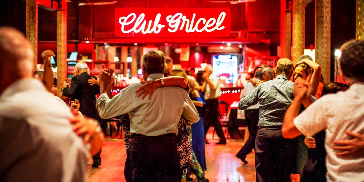 Tango dans une milonga traditionnelle - Buenos Aires - Argentine