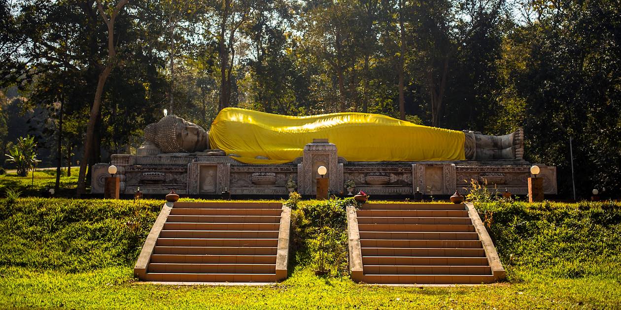 Temple abritant un bouddha couché - Baan Pong - Ratchaburi - Thaïlande