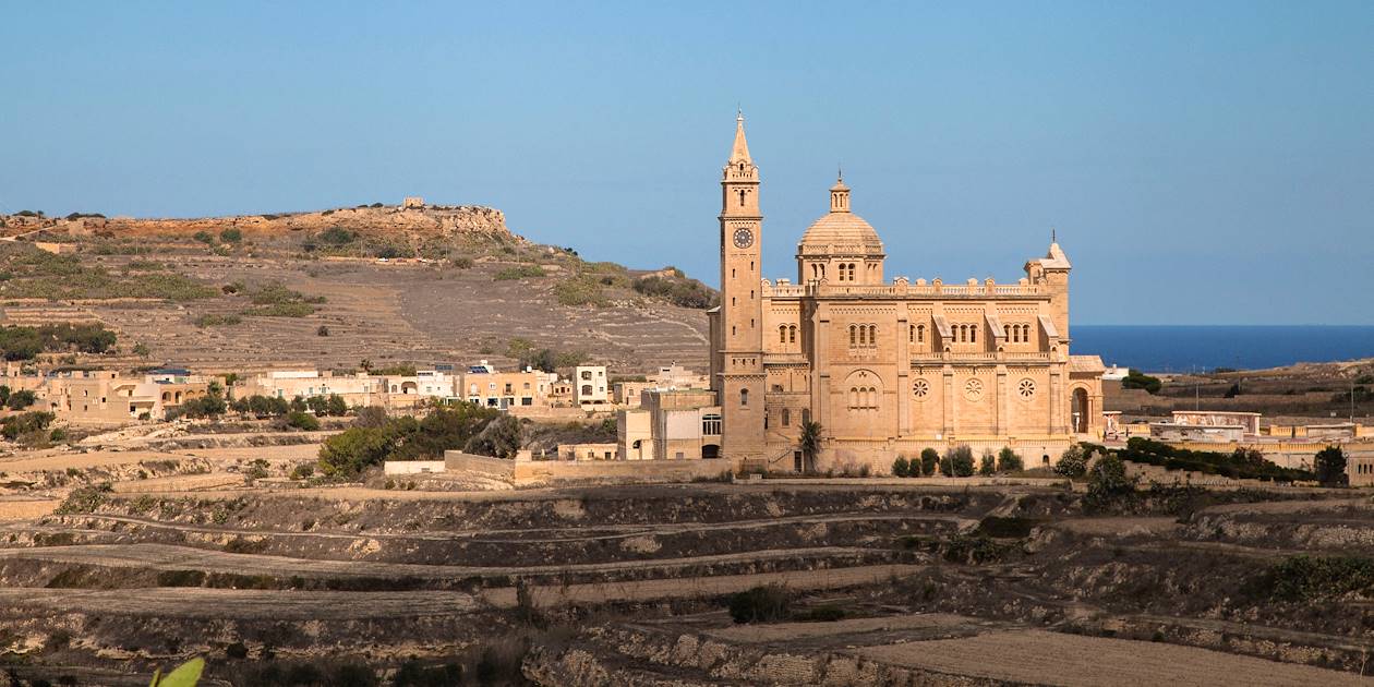 Vue sur le sanctuaire national Ta'Pinu - Gharb - Île de Gozo - Malte