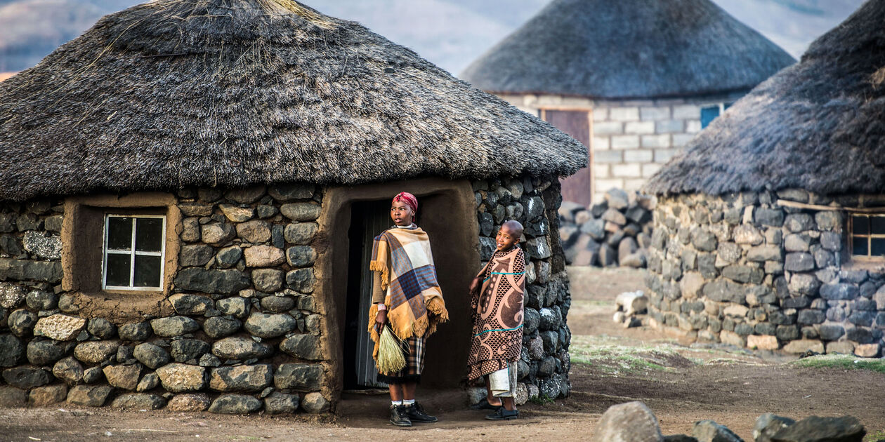 Enfants dans un village traditionnel du Lesotho