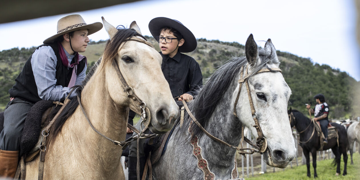 Jeunes gauchos lors d'une fête locale au sein d'une estancia - Argentine