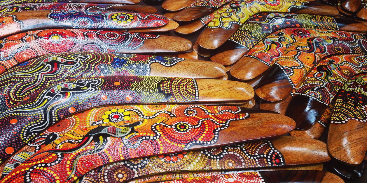 Boomerangs peints avec des peintures aborigènes - Australie