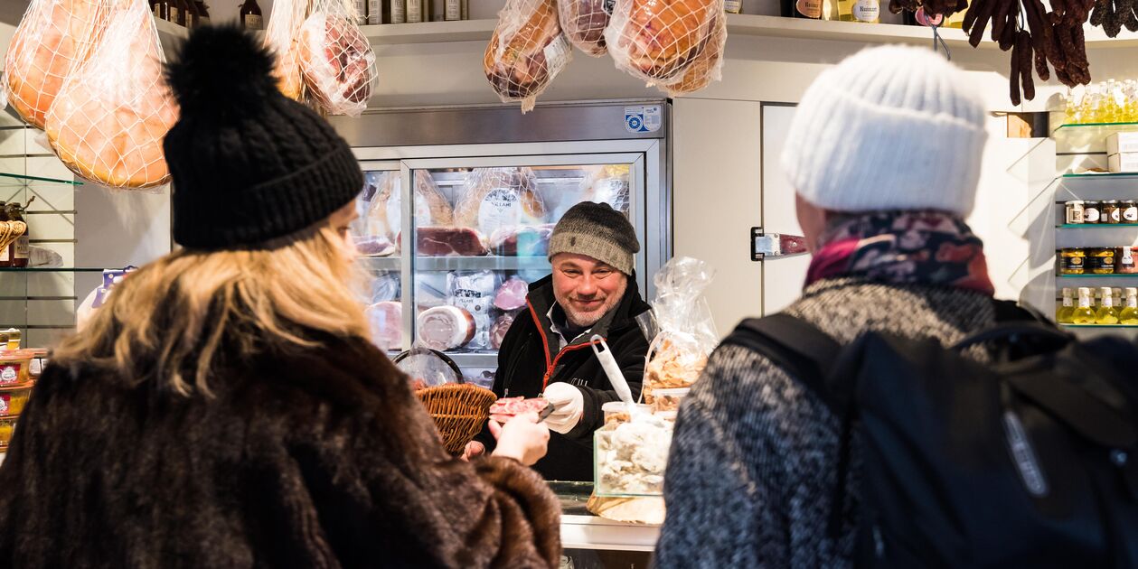 Découverte et courses au marché Naschmarkt, le plus grand marché traditionnel de Vienne - Vienne - Autriche