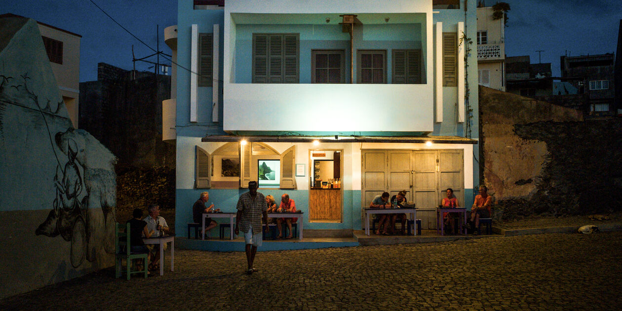 Les terrasses animées de la ville - Ponta do Sol - Île de Santo Antao - Cap Vert