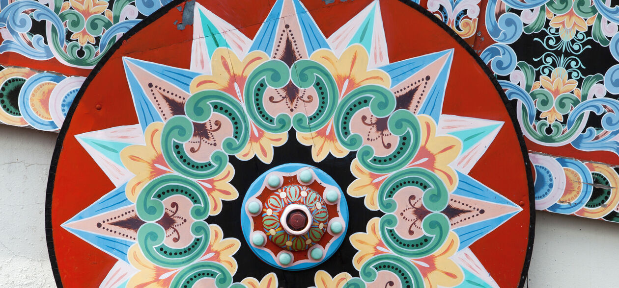 Roue colorée d'une charrette à boeufs traditionnelle - Costa Rica