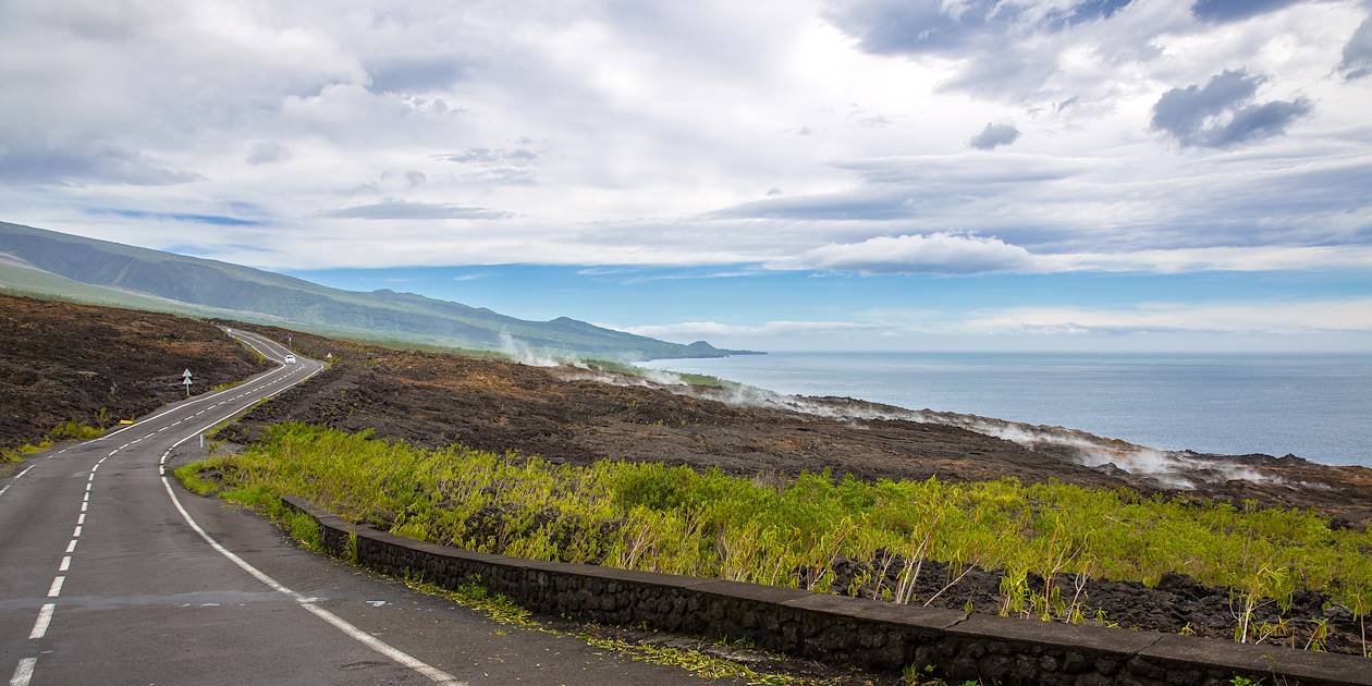 Route traversant le Grand Brûlé - Sainte-Rose - La Réunion