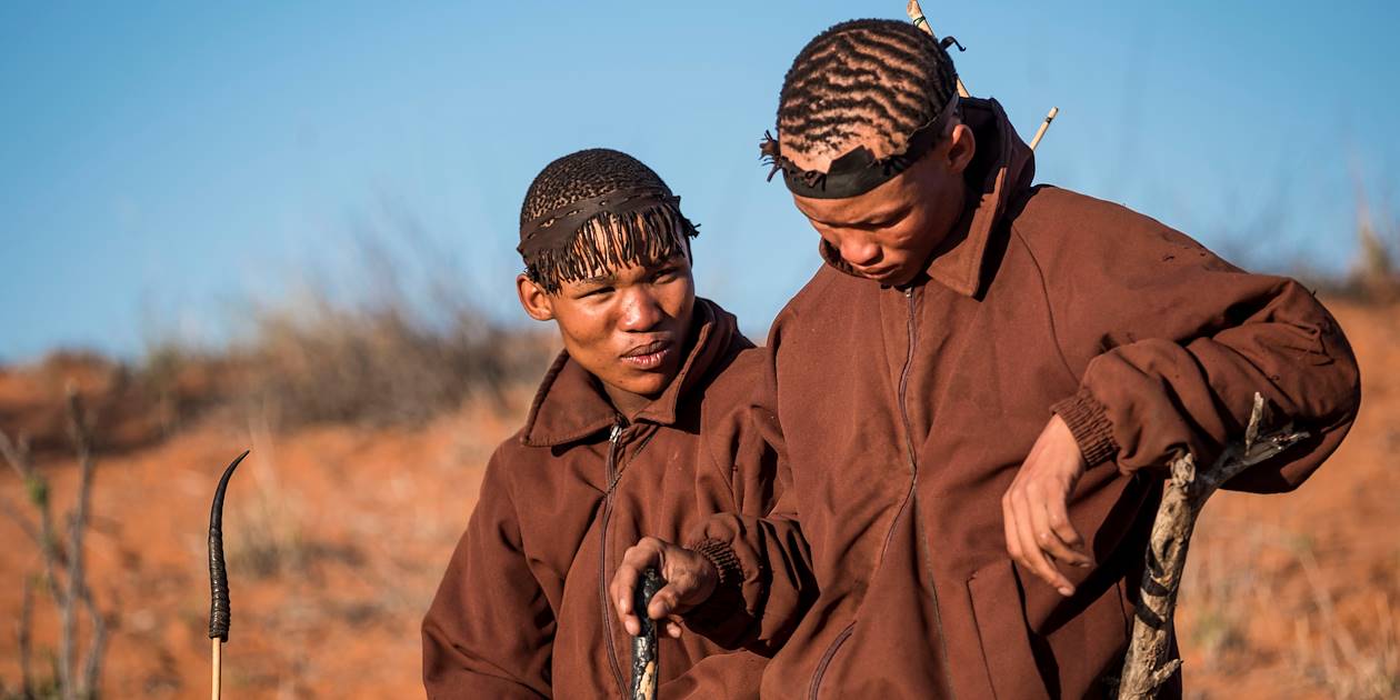 Rencontre avec des bushmen, de la communauté San - Désert du Kalahari - Namibie