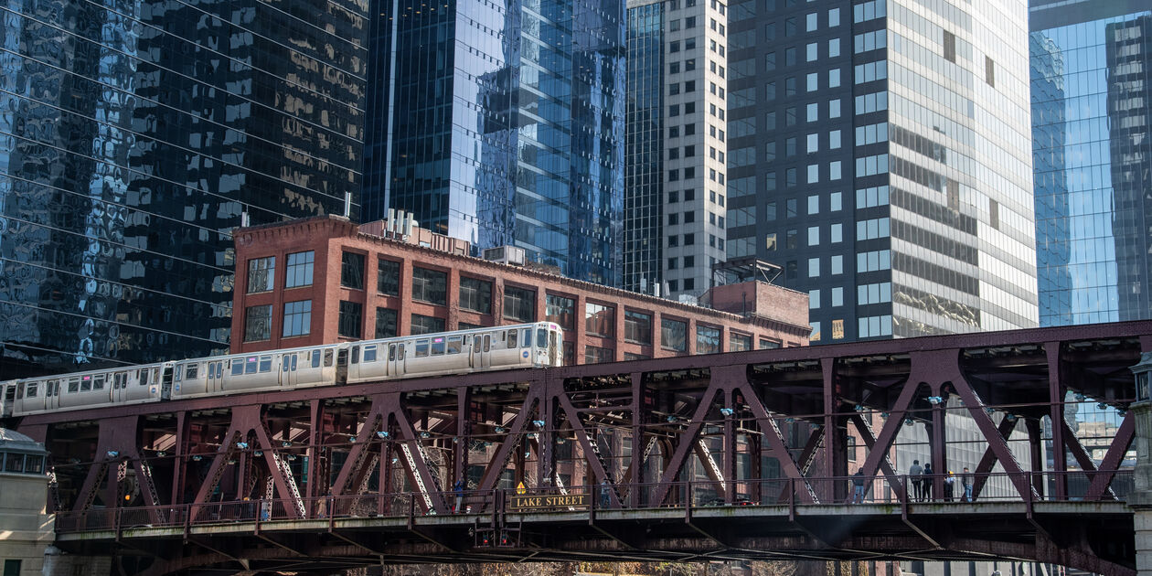 Métro aérien dans le quartier The Loop à Chicago - Illinois - Etats Unis