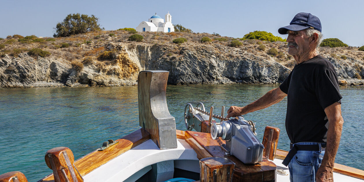 Journée en mer et rencontre avec des pêcheurs dans la baie de Naoussa - Paros - Cyclades - Grèce