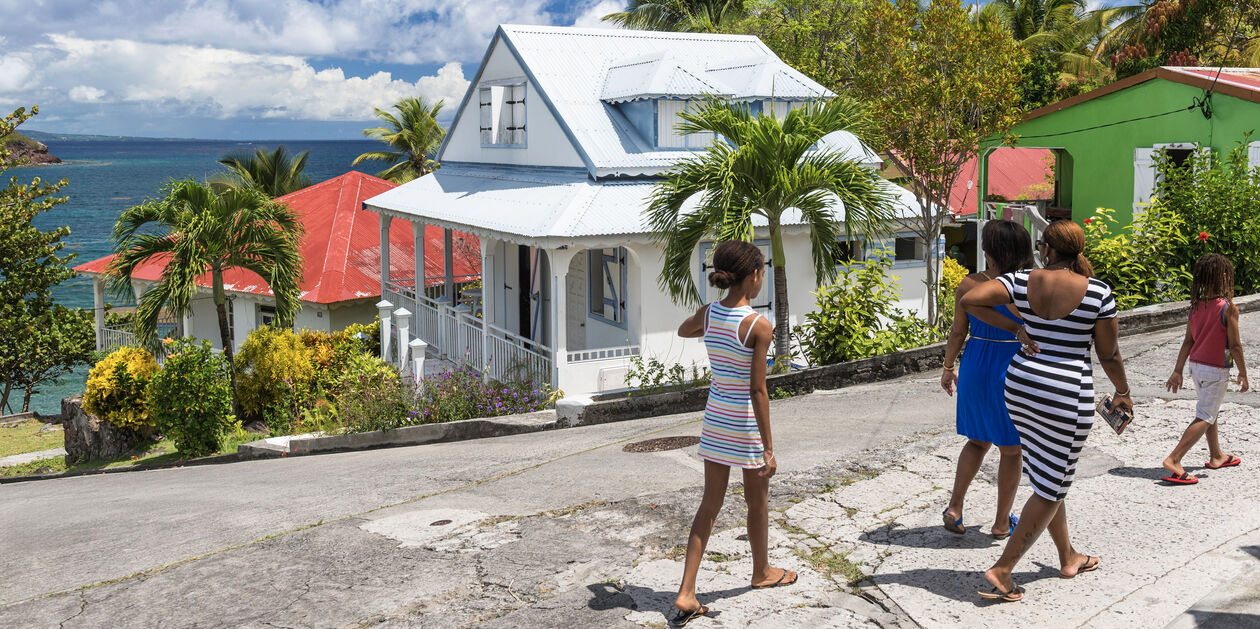 Scène de vie à Grande Anse - Terre de Bas - Archipel des Saintes - Guadeloupe