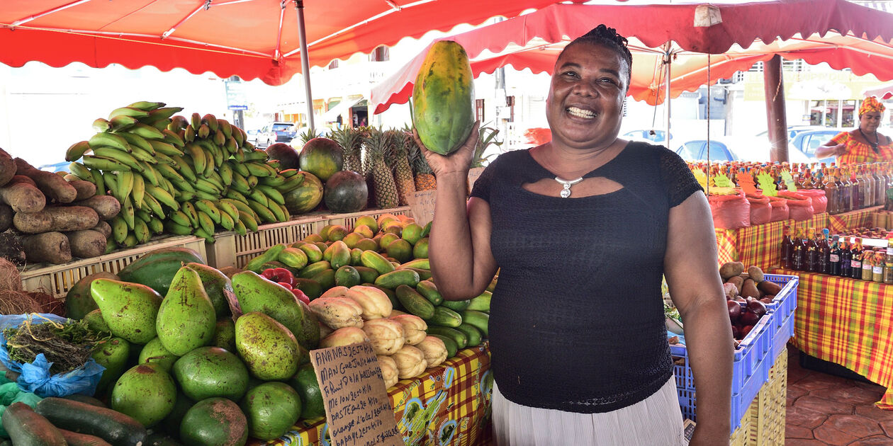Rencontre avec les locaux sur le marché de Saint-François - Grande Terre - Guadeloupe