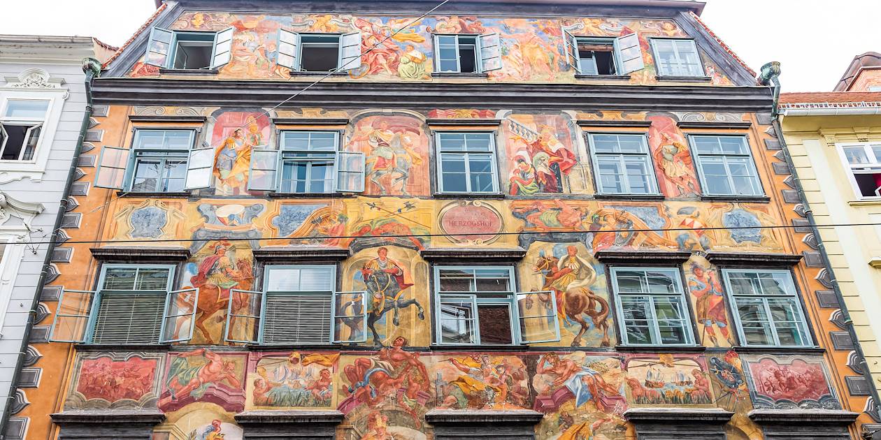 Peinture sur la façade d'un immeuble à l'architecture traditionnelle à Graz - Autriche
