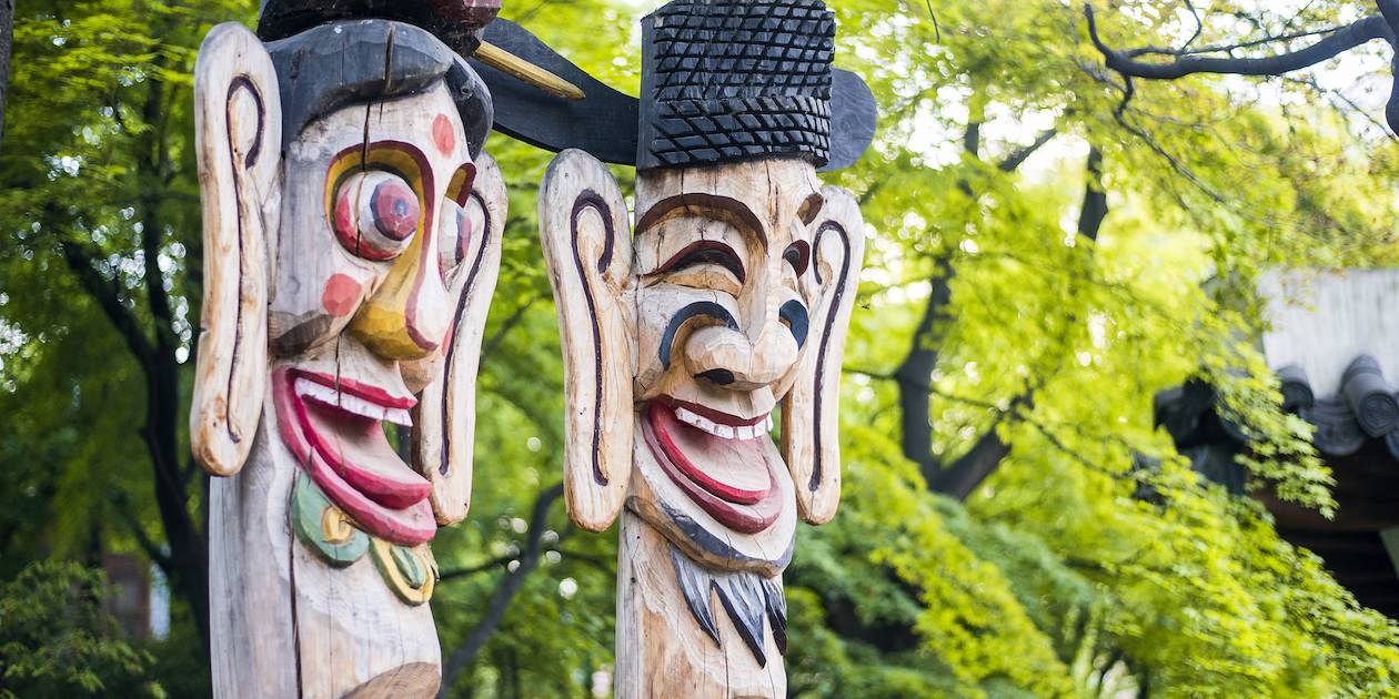 Sculptures traditionnelles en bois dans le village de Hahoe - Corée du Sud