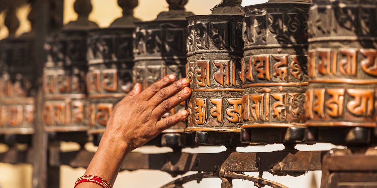 Moulins à prières dans un temple bouddhiste - Népal
